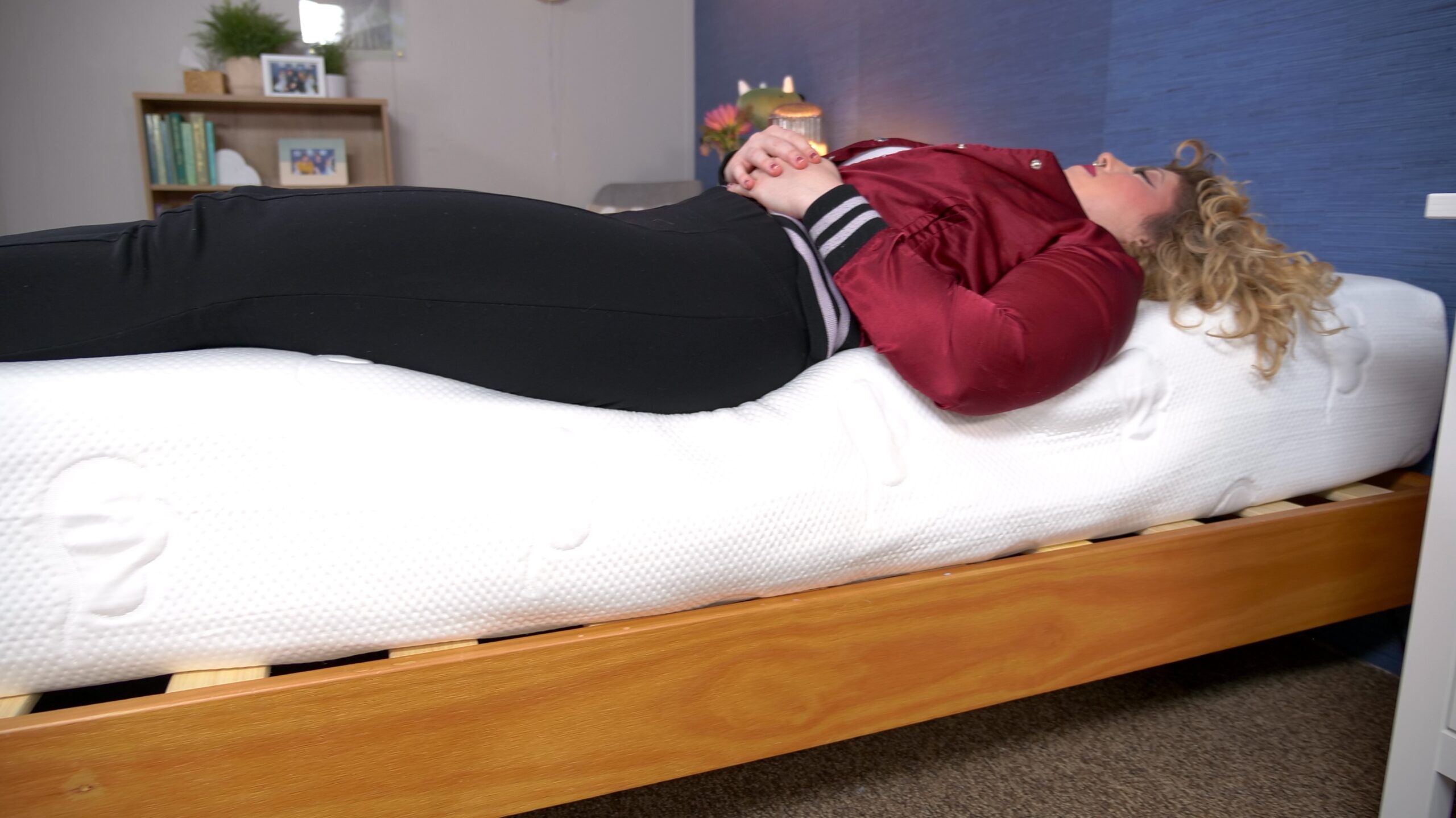 Nichole testing the edge support on the Puffy Cloud