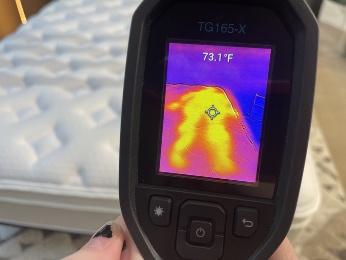 A thermal reading of the Leesa Chill Hybrid's temperature after someone has rested on it for 5 minutes. The screen says 73.1 degrees.